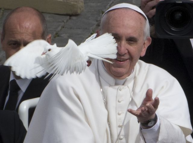 Την τυραννία των αγορών και τη λατρεία του χρήματος στηλιτεύει ο Πάπας